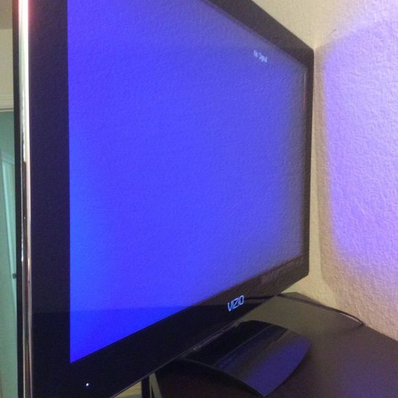 Vizio Tv 23-inch Led-Lcd - Picture 4 of 13